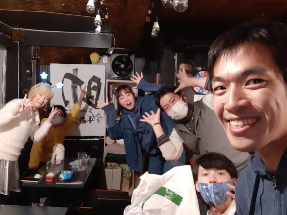 愛知県名古屋栄のおしゃべりバー。面白い変な場所
